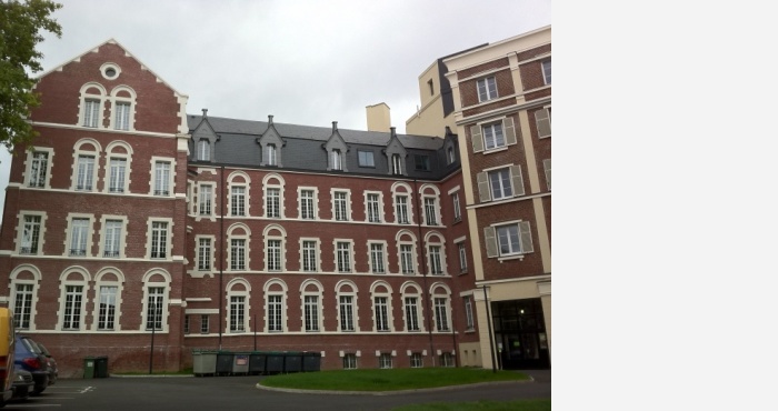 Arras - Clinique Bon Secours (1900) reconversion en logements et (...)