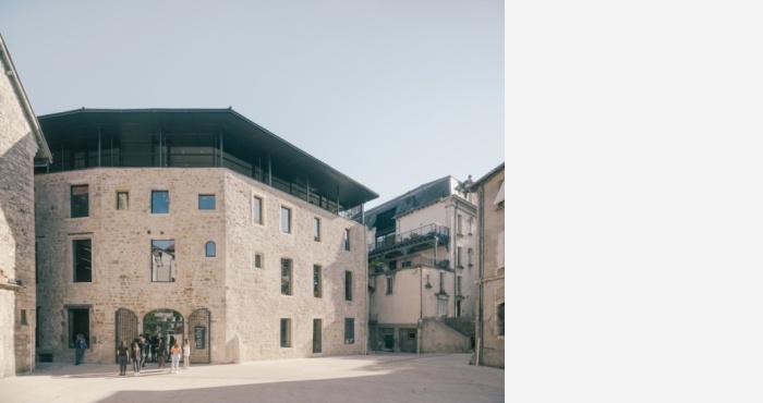 Villefranche-de-Rouergue_Reconversion d'un immeuble médiéval en pôle (…)