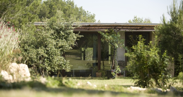 UNE, maison près d'Uzès, Gard (2005)