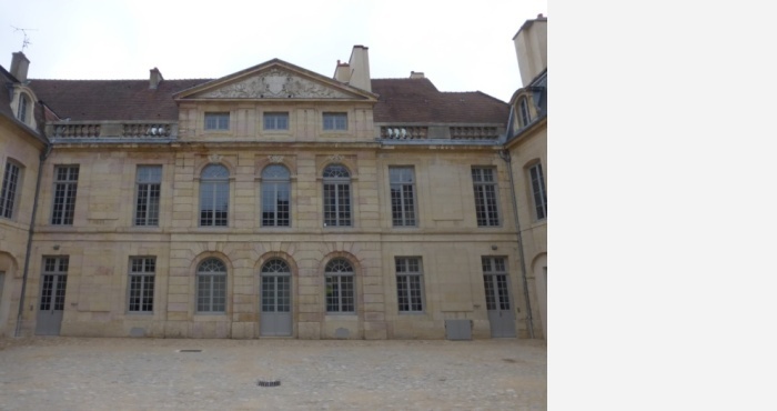 Réhabilitation complète en logements de l'ancien Hôtel particulier (…)